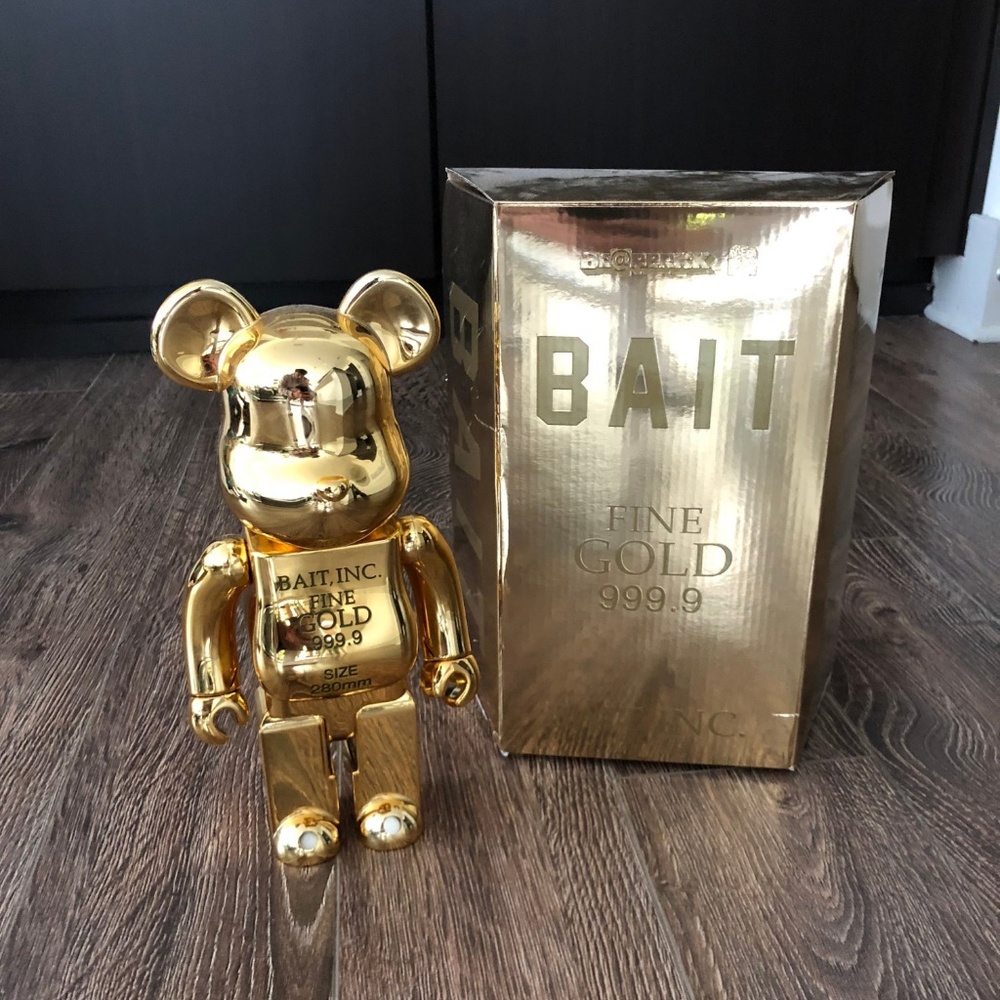 BAIT Gold ComplexCon Exclusive 400% Bearbrick